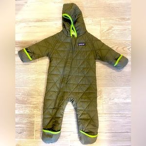 Patagonia Reversible Green and Camouflage Bunting 3-6 months